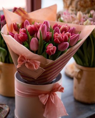 Country House Flowers, Holt 🌷

Valentine's Day is only just over a week away, which means lots of us will be looking to buy our special someone some beautiful flowers and we know the perfect place. 💌

@crownhouseflowers is based in Holt and has created the most wonderful bouquets made up of 30 speciality tulips grown in Lincolnshire, presented in a luxury hat box with a glass vase included or simply wrapped in paper finished with red ribbon. 🎀

We are a huge advocate for supporting local businesses, expecially whose produce is made in the UK. A fantastic seasonal alternative to buying imported red roses. 🇬🇧

Fen, who is the most lovely and talented owner of @crownhouseflowers offers local delivery and you can email to arrange delivery. 

You can pre-order your bouquet now using this link - https://countryhouseflowers.com/products/valentines-bouquet

Alternatively, email at Fen@countryhouseflowers.com 📧

📸 @countryhouseflowersholt