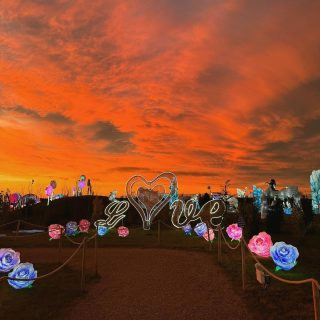 Thursford Enchanted Journey of Light at sunset. 🌅

As if the @enchanted_journey_of_light could be anymore magical than it already is? 🧡

Already excited to return next year. 

📸 @enchanted_journey_of_light